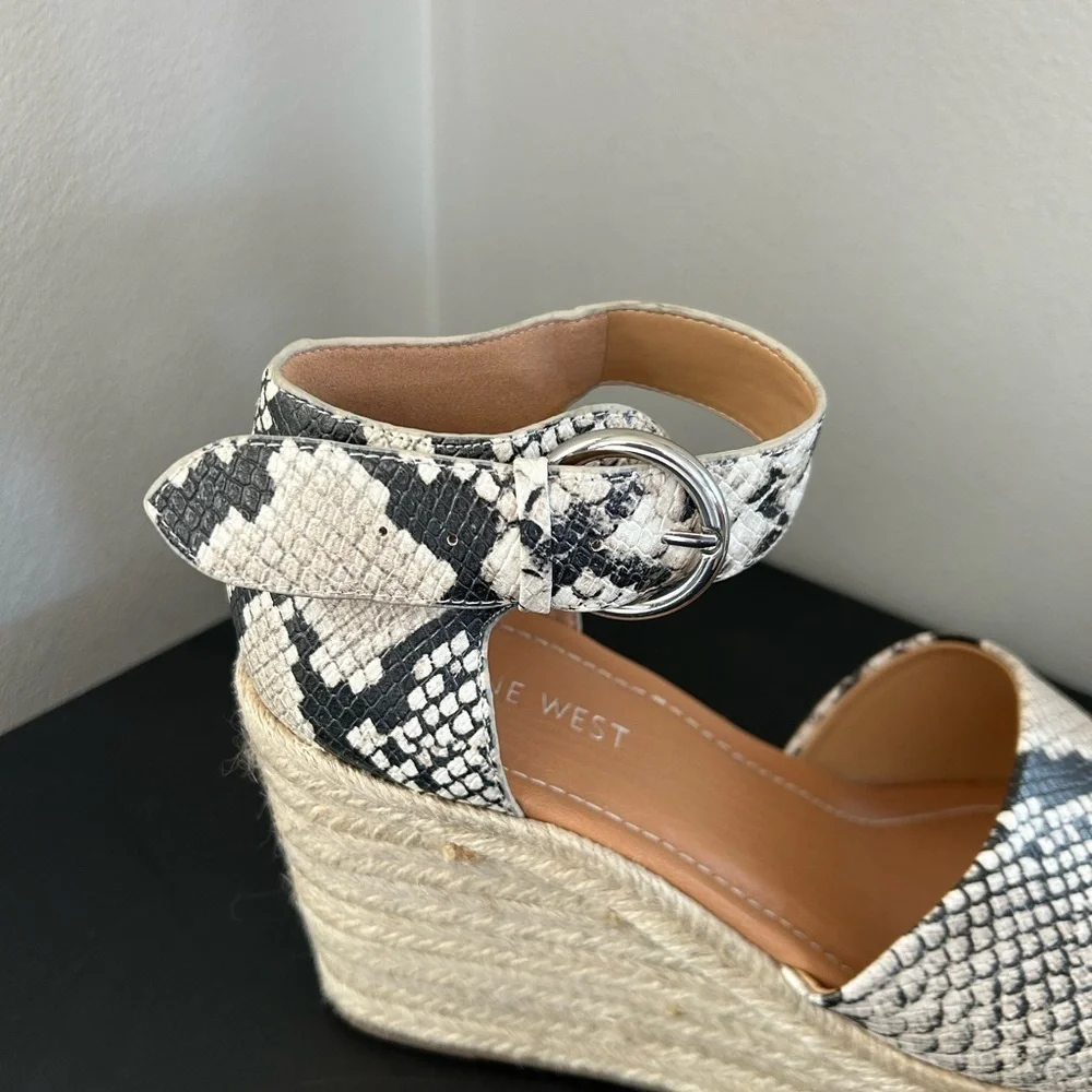 Nine West Women's Snakeskin Wedge Sandals Size 9 NWOT